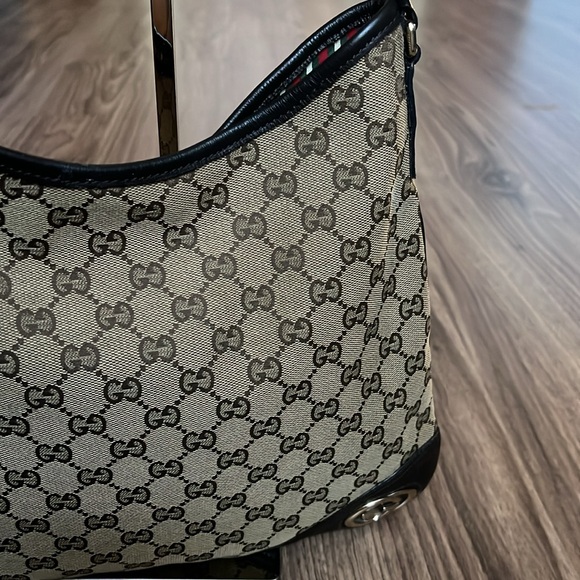 A187- 💯 % authentic Gucci shoulder bag - Picture 5 of 16